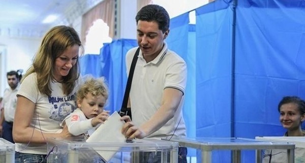 Социологи провели предвыборный опрос в центральной и восточной Украине
