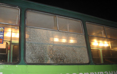 В Конотопе 10-летние пацаны два месяца развлекались, бросая камни в трамваи