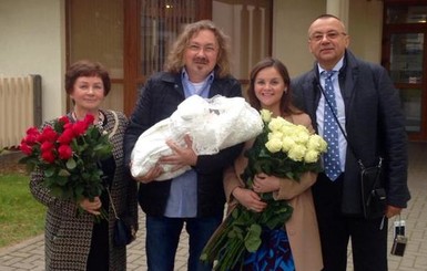 Игорь Николаев увидел дочь спустя неделю после ее рождения
