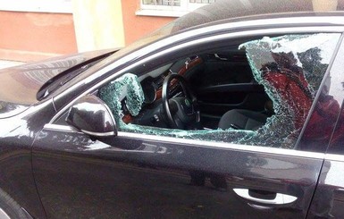 Во Львове ограбили автомобиль Владимира Парасюка
