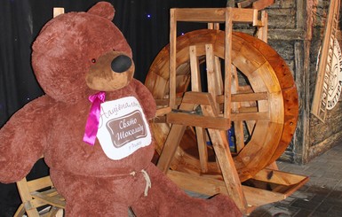 Во Львове кондитеры создали 3-метрового шоколадного медведя