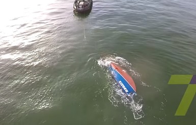 Появилось видео затонувшего катера 