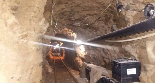 В США обнаружили 800-метровый туннель, по которому вагонами перевозили наркотики