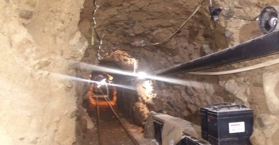 В США обнаружили 800-метровый туннель, по которому вагонами перевозили наркотики