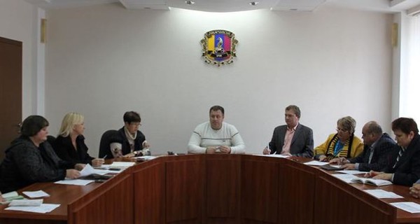 В Лисичанске в коррупции обвинили главу избирательной комиссии, судью и прокурора