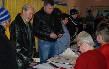 В Запорожье одним из первых проголосовал 86-летний пенсионер