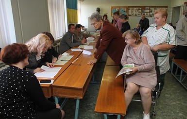В Черновцах приостанавливают выборы на одном из участков: не хватает бюллетеней