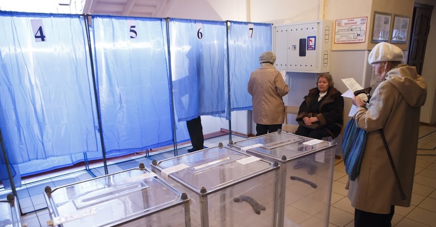 В Запорожье пропали бюллетени на участке, где голосует мэр Син 