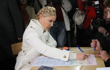 Тимошенко опоздала и стояла в очереди,  чтобы проголосовать