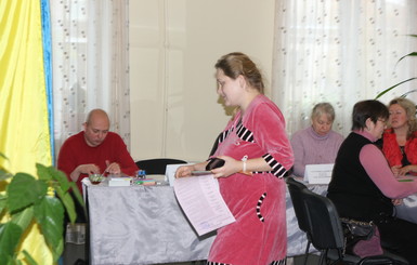 В Днепропетровске будущие мамочки проголосовали прямо в роддоме