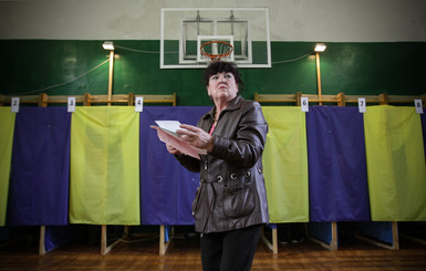 Явка избирателей: украинцы на выборы не спешат 