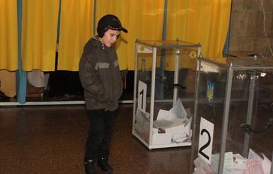 В Днепропетровске на избирательных участках фиксируют нарушения