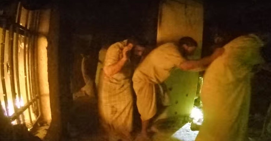 В сети появились уникальные кадры освобождения заложников из плена ИГИЛ