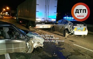 В Киеве легковушка врезалась в патрульную машину, есть пострадавшие 