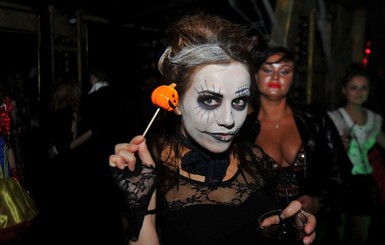 Хэллоуин во Львове: страшное кино, квест возле кладбища и музыка