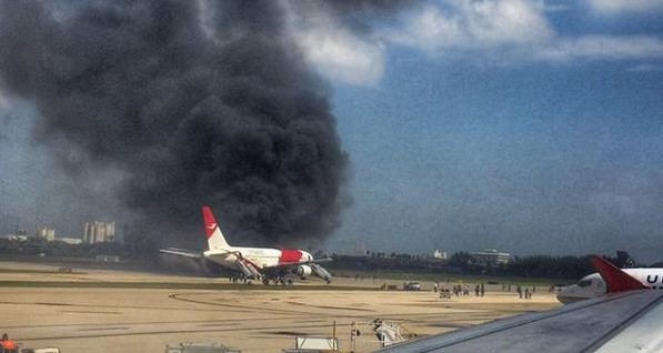 Во Флориде загорелся самолет, пострадали 13 пассажиров