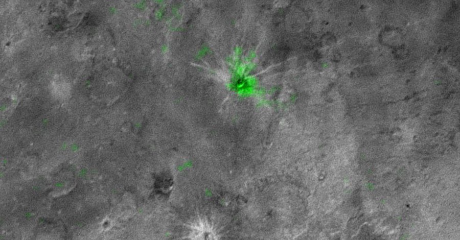 На спутнике Плутона обнаружили уникальный кратер, наполненный аммиаком