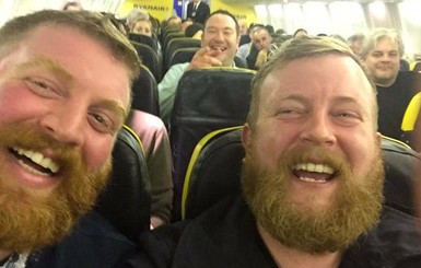 Британец встретил в самолете своего двойника, а потом нашел еще одного - в интернете