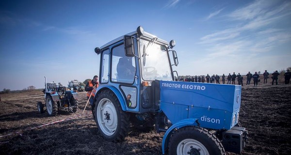 В Одессе появился трактор на солнечных батареях