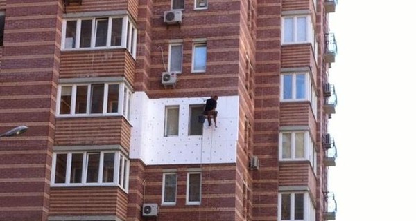 Война фасадов: как снести утепленный балкон соседа