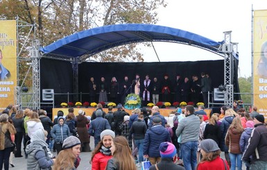 В центре Одессы прочитали молитву о защите детей-сирот 