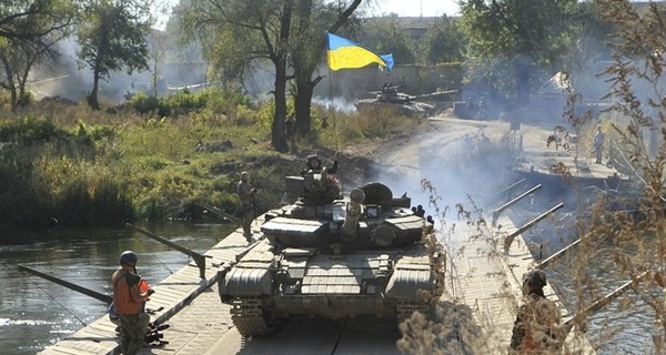 Украинские военные завершили отвод техники в Донецком направлении