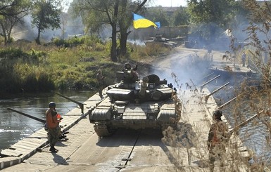 Украинские военные завершили отвод техники в Донецком направлении