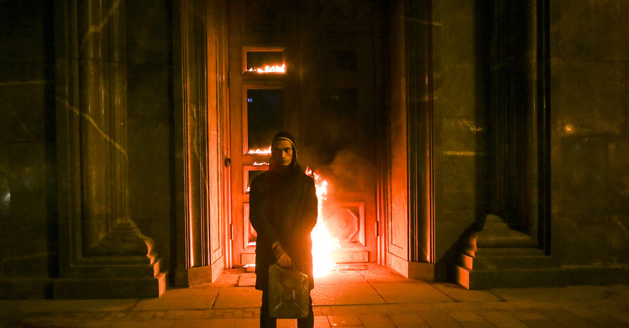В Москве ночью подожгли здание ФСБ на Лубянке