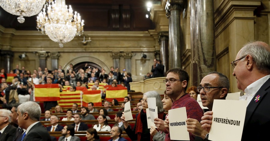 Сепаратистов Каталонии пугают футбольными санкциями