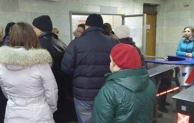 В харьковском метро парень бросился под поезд