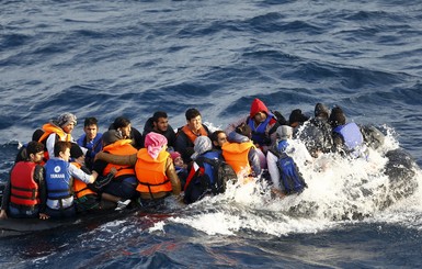 У берегов Турции затонула лодка с беженцами, погибли 14 человек