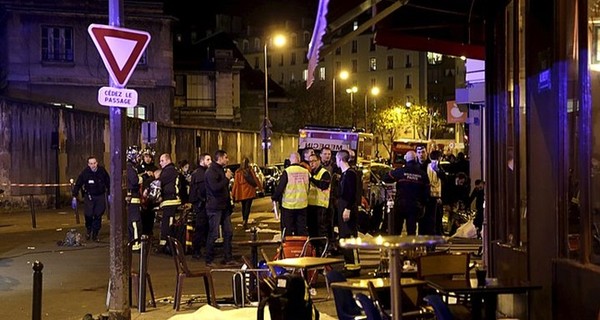 В Париже после терактов горожане открыли двери пострадавшим