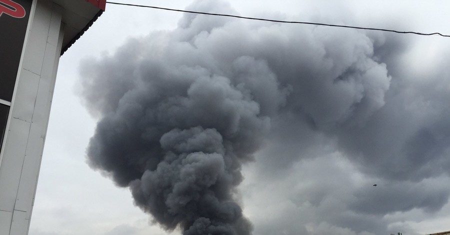 Крупный пожар в Харькове: на рынке 