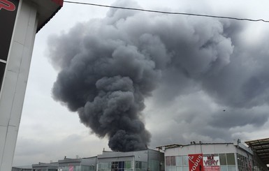 Крупный пожар в Харькове: на рынке 