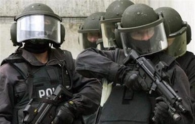 В Германии задержали черногорца, который вез в Париж автоматы и взрывчатку
