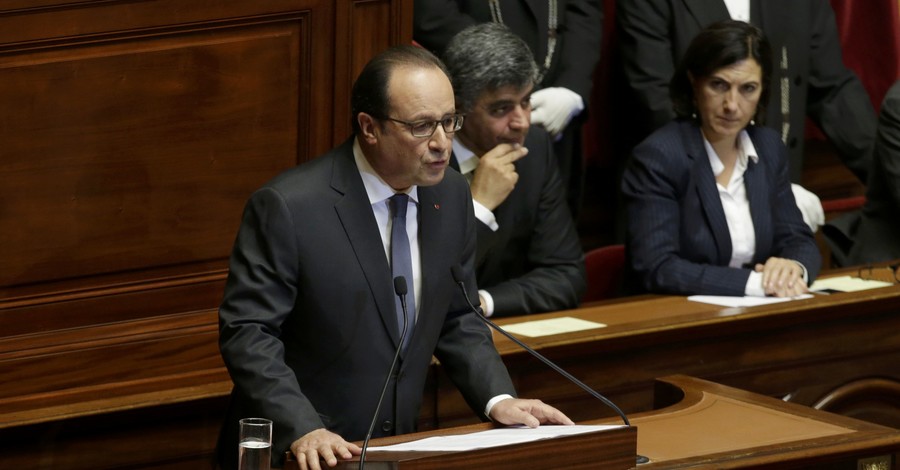 Олланд предложил изменить Конституцию в связи с терактами в Париже