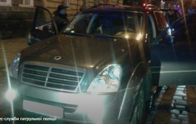 Пьяного водителя, сбежавшего с места аварии во Львове, ловили три патруля