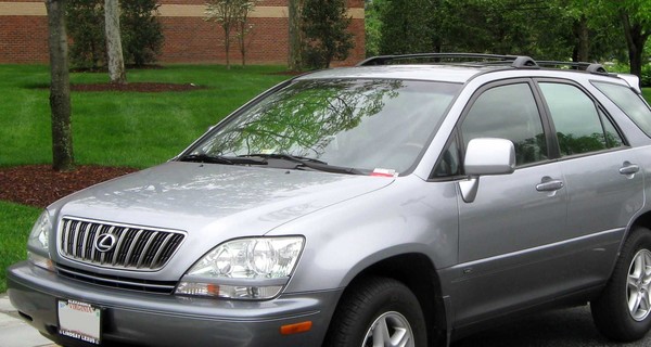 В Киеве вместе с водителем взорвался 