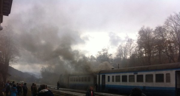 На Прикарпатье загорелся поезд с пассажирами