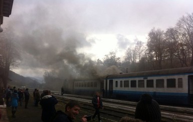 На Прикарпатье загорелся поезд с пассажирами