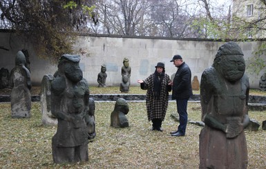 В Днепропетровске на свалке нашли каменную бабу