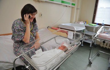 Более 2000 кормящих мам воспользовались консультацией Штаба Ахметова