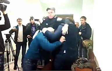 Добкин подрался в суде из-за Майдана 