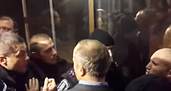 В сети появилось видео уличных разборок Добкина и активиста Кравчука 