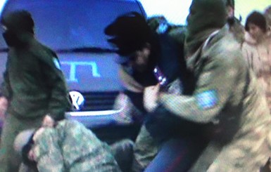 Полковника МВД ранили ножом во время столкновений в Херсонской области