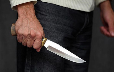 Во Львовской области экс-владелец магазина набросился с ножом на охранника