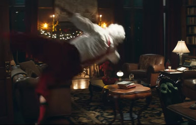 Хитом интернета стала реклама об ограблении Санта Клауса