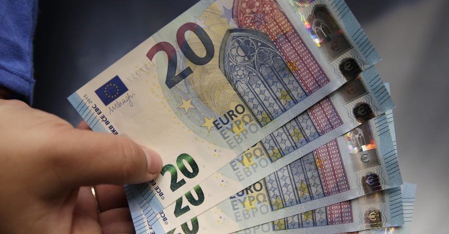 Европейский центробанк ввел в обращение новую купюру в 20 евро