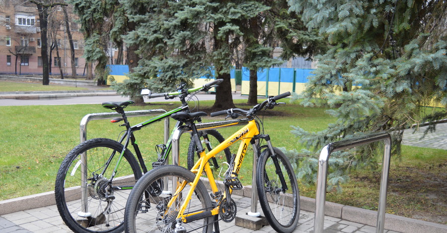 Днепропетровских чиновников приучают к велосипедам