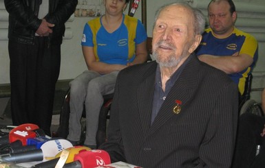 Во Львове умер 96-летний действующий тренер сборной Украины по стрельбе из лука